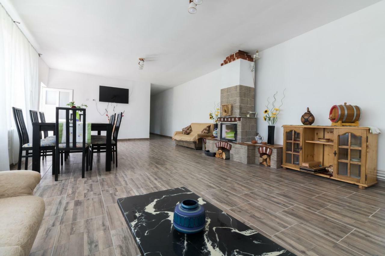Casa De Vacanta Marya Baia de Fier Ngoại thất bức ảnh
