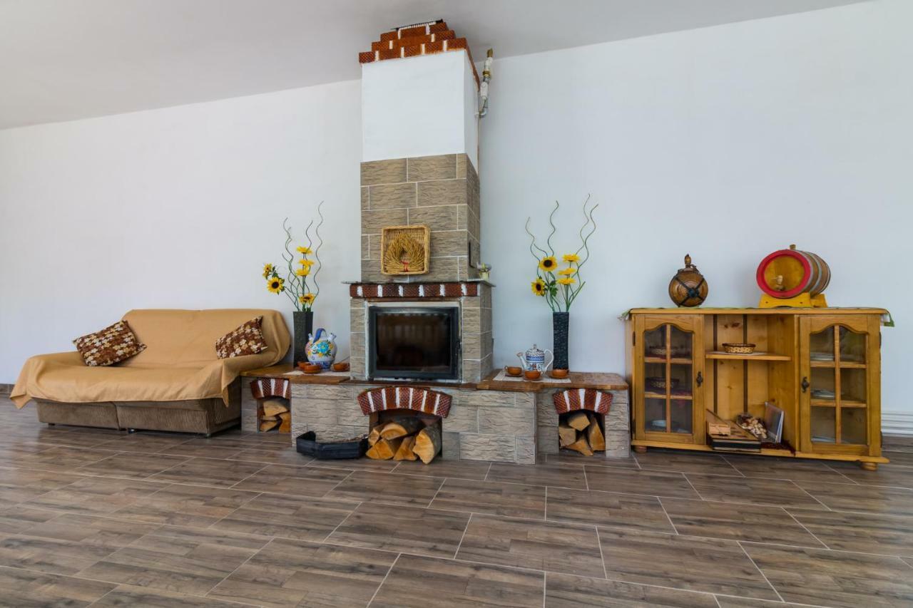 Casa De Vacanta Marya Baia de Fier Ngoại thất bức ảnh